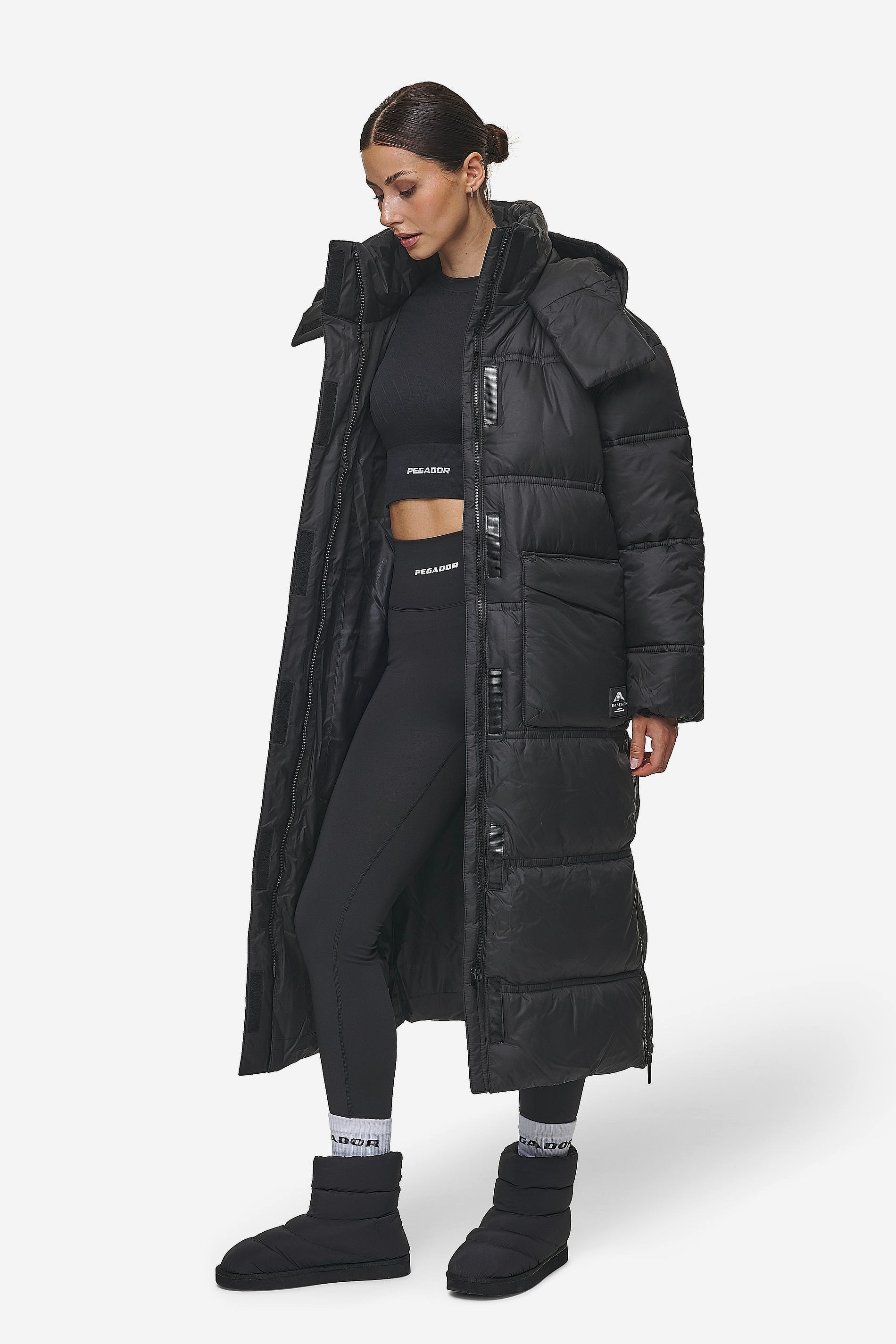 Pegador Lynn Puffer Coat Black Detailshot aus der PEGADOR® Outerwear 24 Kollektion für DaHerren