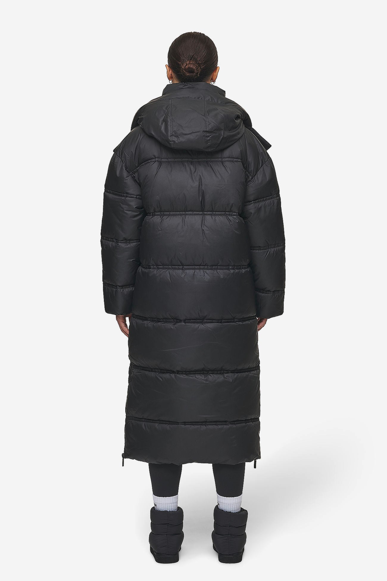 Pegador Lynn Puffer Coat Black Detailshot aus der PEGADOR® Outerwear 24 Kollektion für DaHerren