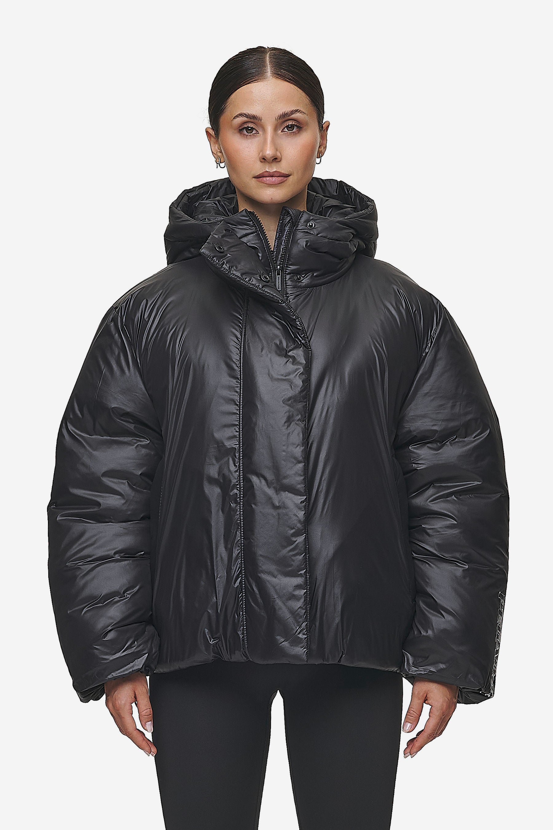 Pegador Keboli Oversized Puffer Jacket Black Hauptansicht aus der PEGADOR® Outerwear 24 Kollektion für DaHerren