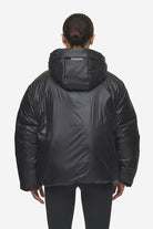 Pegador Keboli Oversized Puffer Jacket Black Detailshot aus der PEGADOR® Outerwear 24 Kollektion für DaHerren