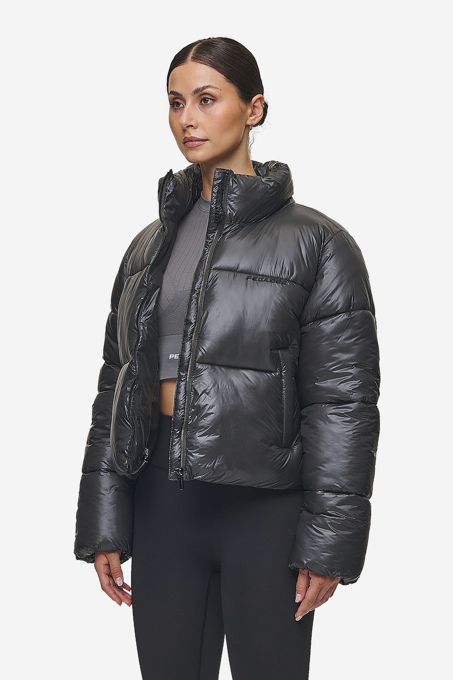 Pegador Georgia Light Glossy Puffer Jacket Anthracite Gegenansicht aus der PEGADOR® Outerwear 24 Kollektion für DaHerren