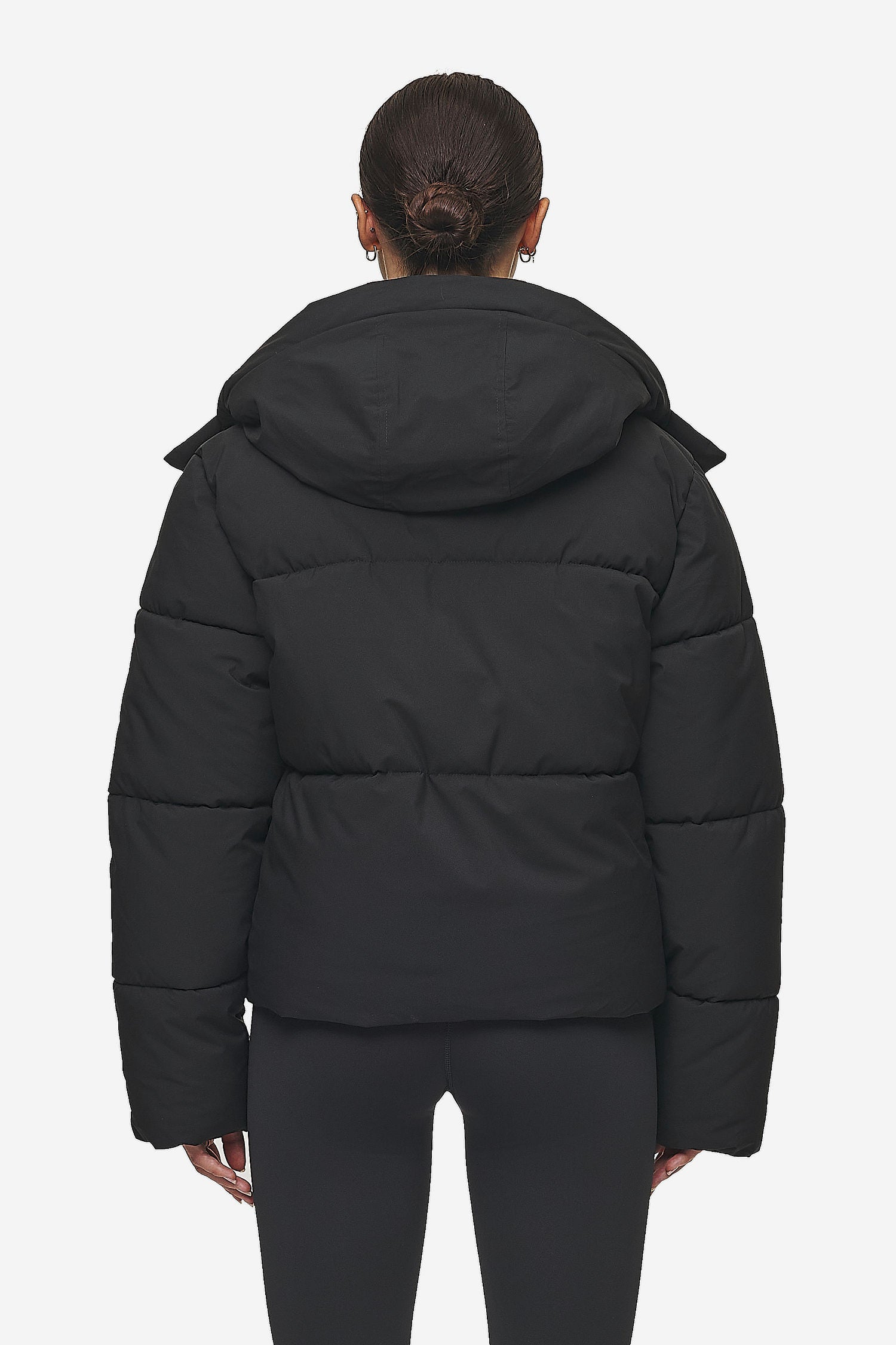 Pegador Blanca Puffer Jacket Black Detailshot aus der PEGADOR® Outerwear 24 Kollektion für DaHerren