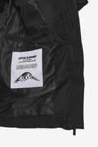 Pegador Fira Oversized Puffer Jacket Black Detailshot aus der PEGADOR® Outerwear 24 Kollektion für DaHerren