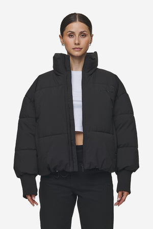 Pegador Jara Oversized Boxy Puffer Jacket Black Hauptansicht aus der PEGADOR® Outerwear 24 Kollektion für DaHerren