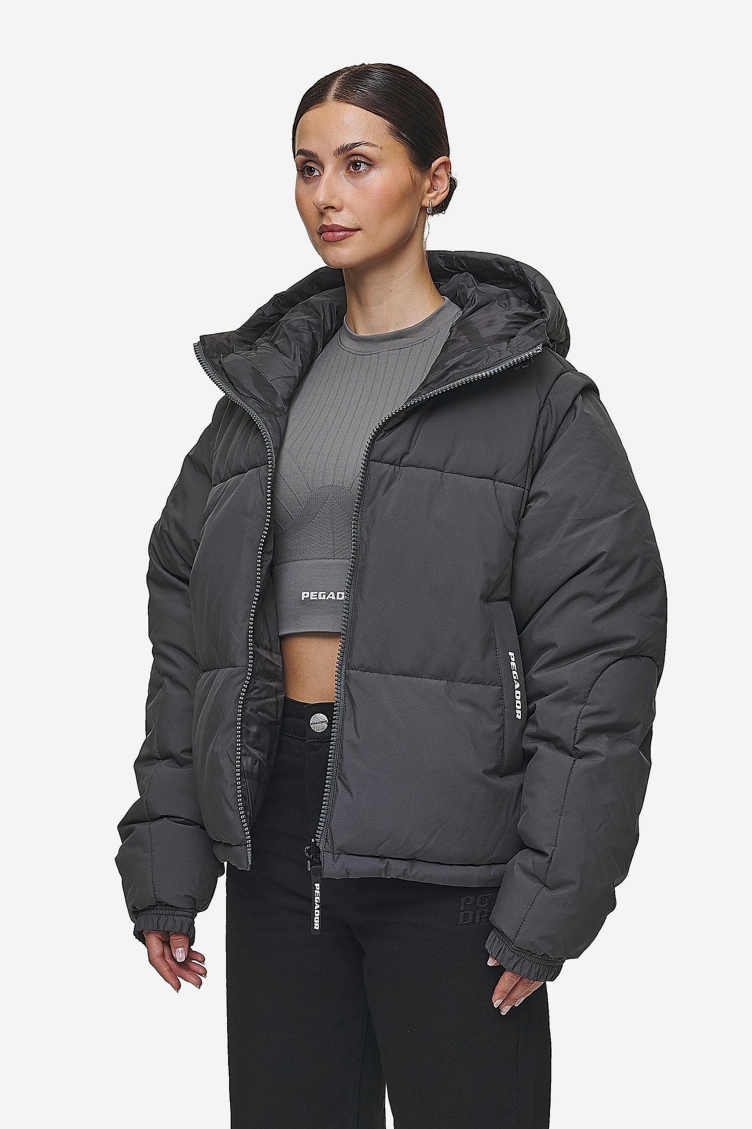 Pegador Trixy 4 In 1 Reversible Puffer Jacket Anthracite Detailshot aus der PEGADOR® Outerwear 24 Kollektion für DaHerren