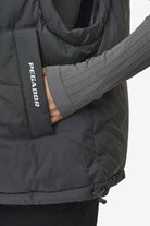 Pegador Trixy 4 In 1 Reversible Puffer Jacket Anthracite Detailshot aus der PEGADOR® Outerwear 24 Kollektion für DaHerren