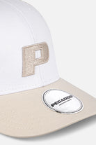 Pegador P Logo Baseball Trucker Cap White Desert Sand Gegenansicht aus der Never Too Late Kollektion für Herren