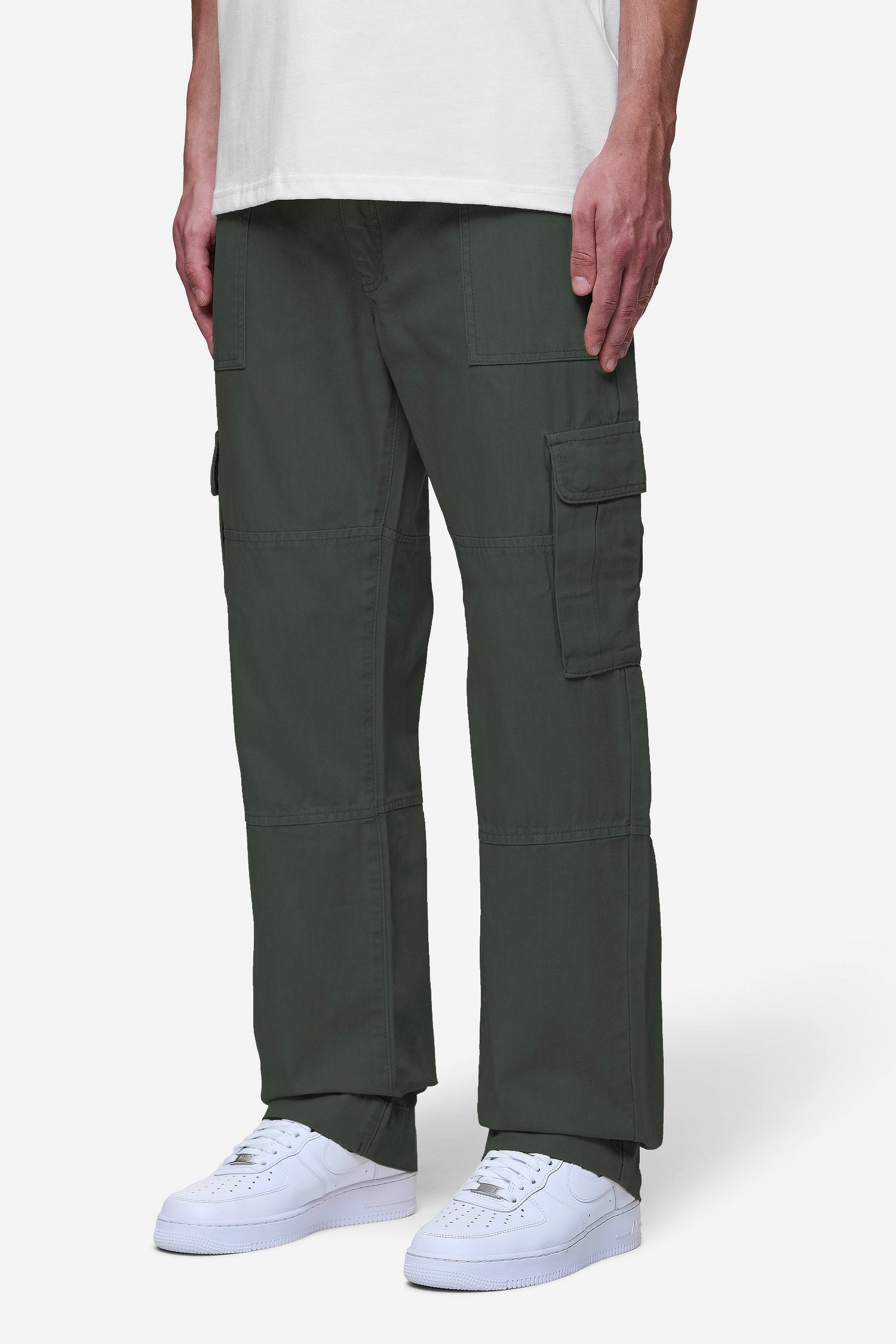 Pegador Risley Cargo Pants Olive Green Seitenansicht aus der PEGADOR® Jeans Kollektion für Herren