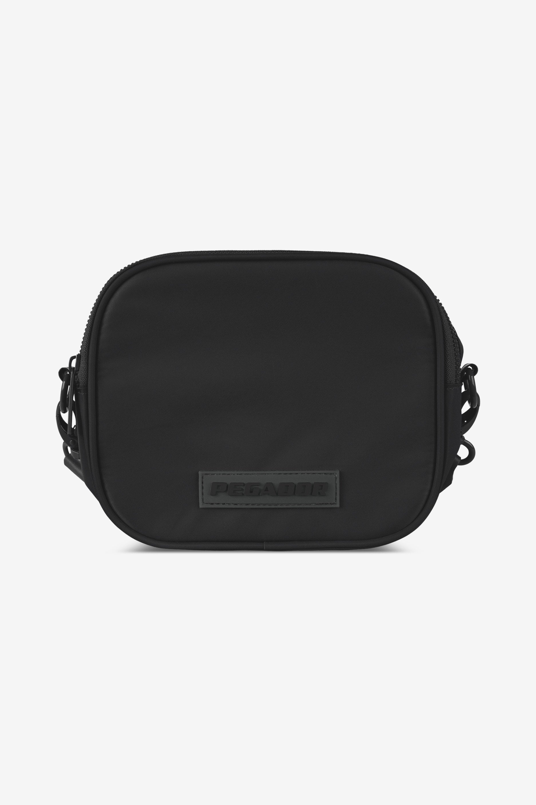 Pegador Rubber Logo Patch Nylon Shoulder Strap Bag Black Seitenansicht aus der Most Alive Kollektion für Herren