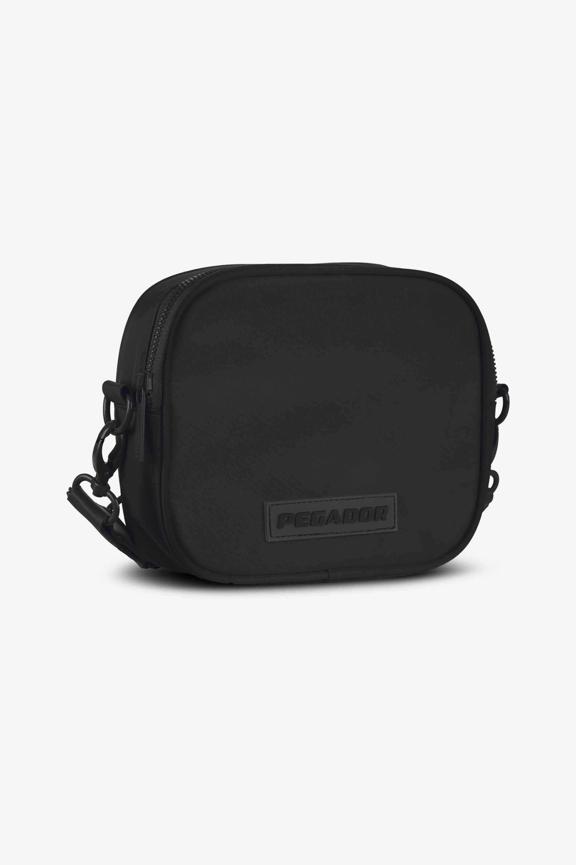 Pegador Rubber Logo Patch Nylon Shoulder Strap Bag Black Hauptansicht aus der Most Alive Kollektion für Herren