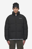 Pegador Solin Puffer Jacket Black Seitenansicht aus der PEGADOR® Outerwear 24 Kollektion für Herren