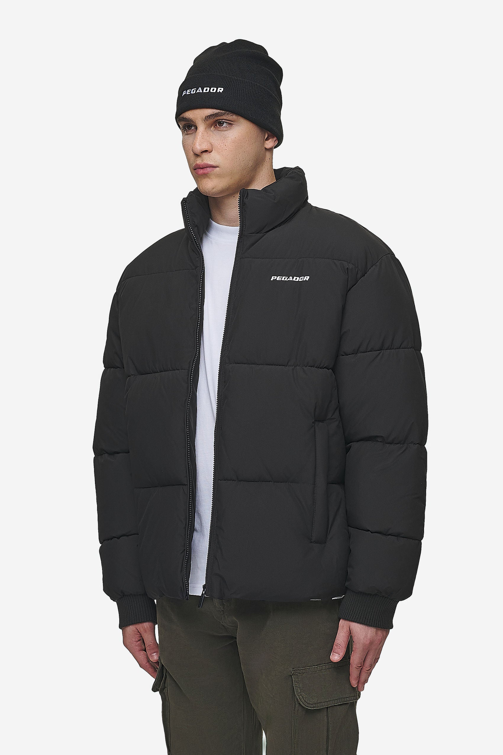 Pegador Solin Puffer Jacket Black Gegenansicht aus der PEGADOR® Outerwear 24 Kollektion für Herren