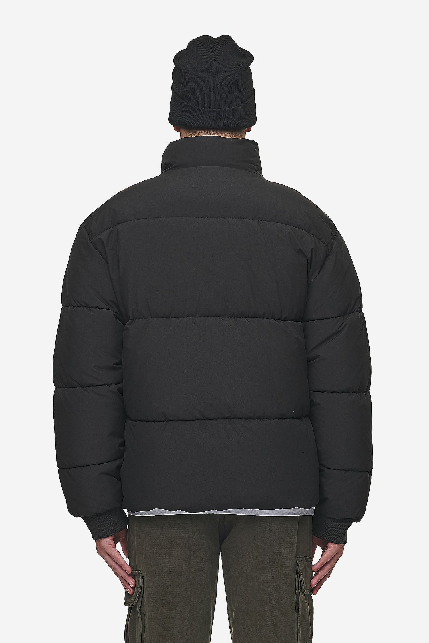 Pegador Solin Puffer Jacket Black Detailshot aus der PEGADOR® Outerwear 24 Kollektion für Herren