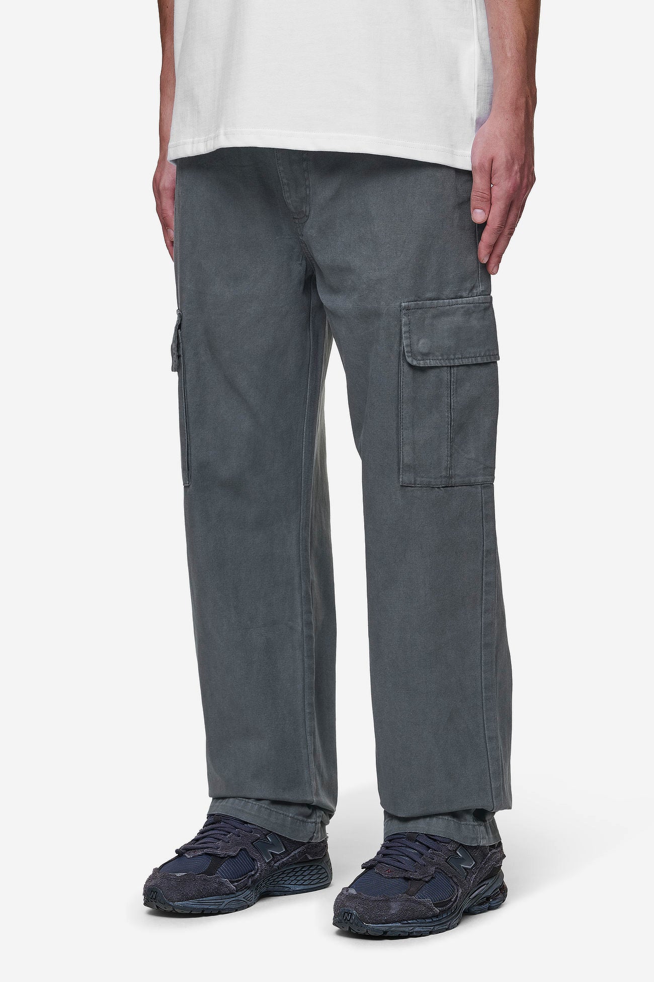 Pegador Waymir Cargo Pants Grey Seitenansicht aus der PEGADOR® Jeans Kollektion für Herren