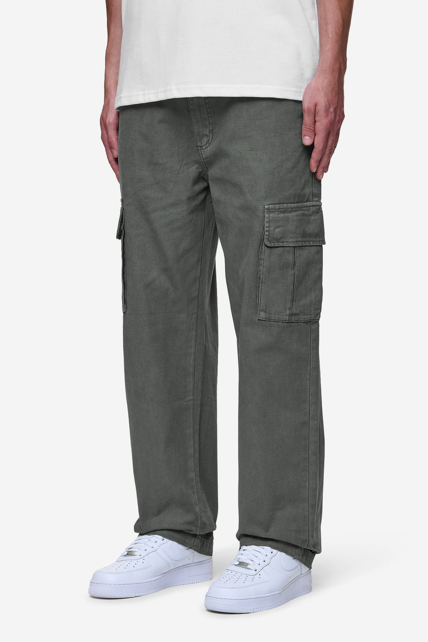 Pegador Waymir Cargo Pants Khaki Seitenansicht aus der PEGADOR® Jeans Kollektion für Herren