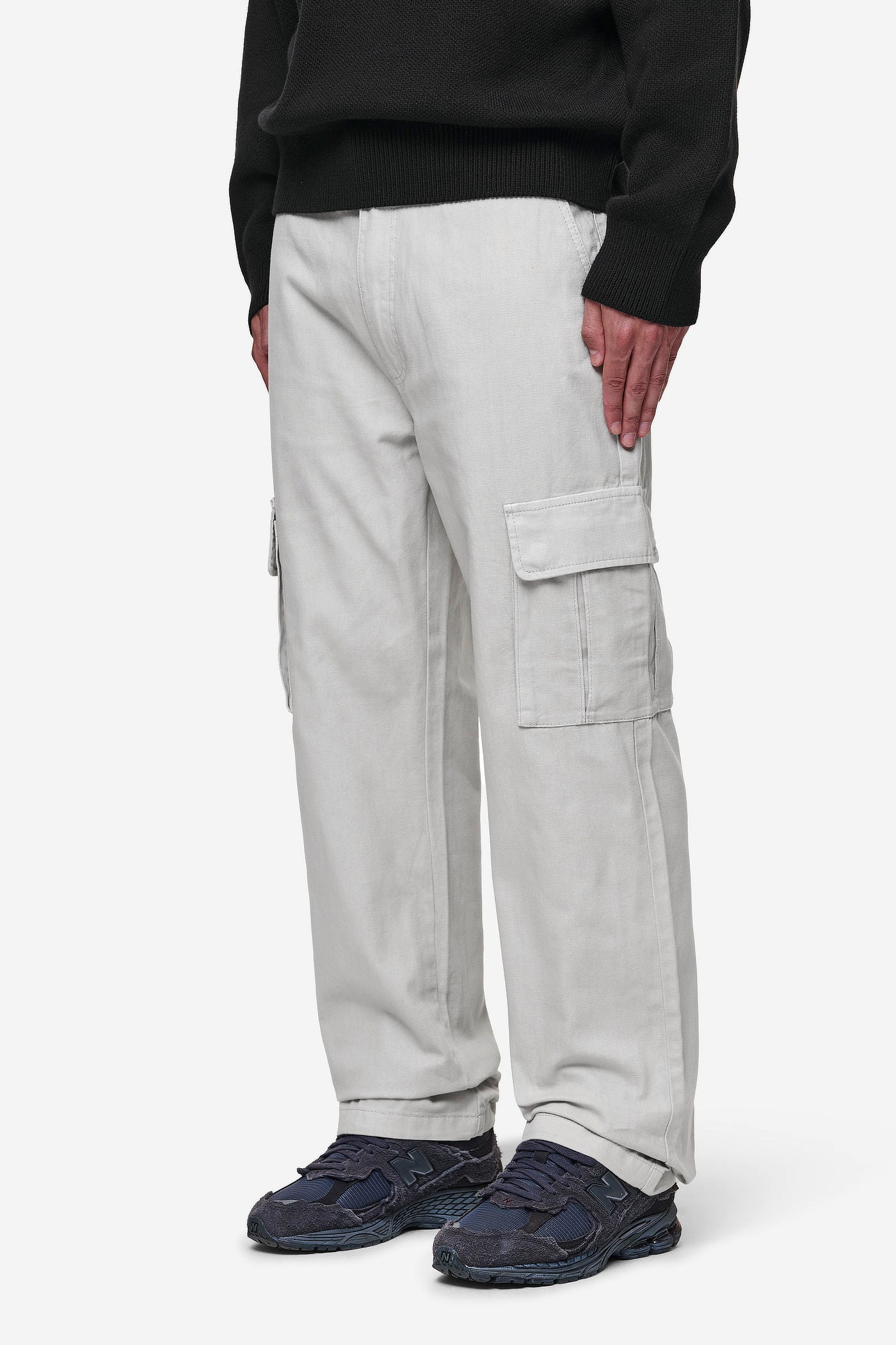 Pegador Waymir Cargo Pants Light Grey Seitenansicht aus der PEGADOR® Jeans Kollektion für Herren