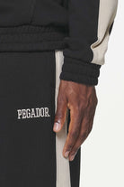 Pegador Aytoun Heavy Sweat Pants Vintage Washed Onyx Black Detailshot aus der Built to Last Kollektion für Herren