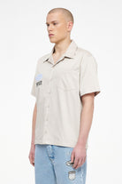 Pegador Briar Work Shirt Angels Cream Seitenansicht aus der Trust The Process Kollektion für Herren