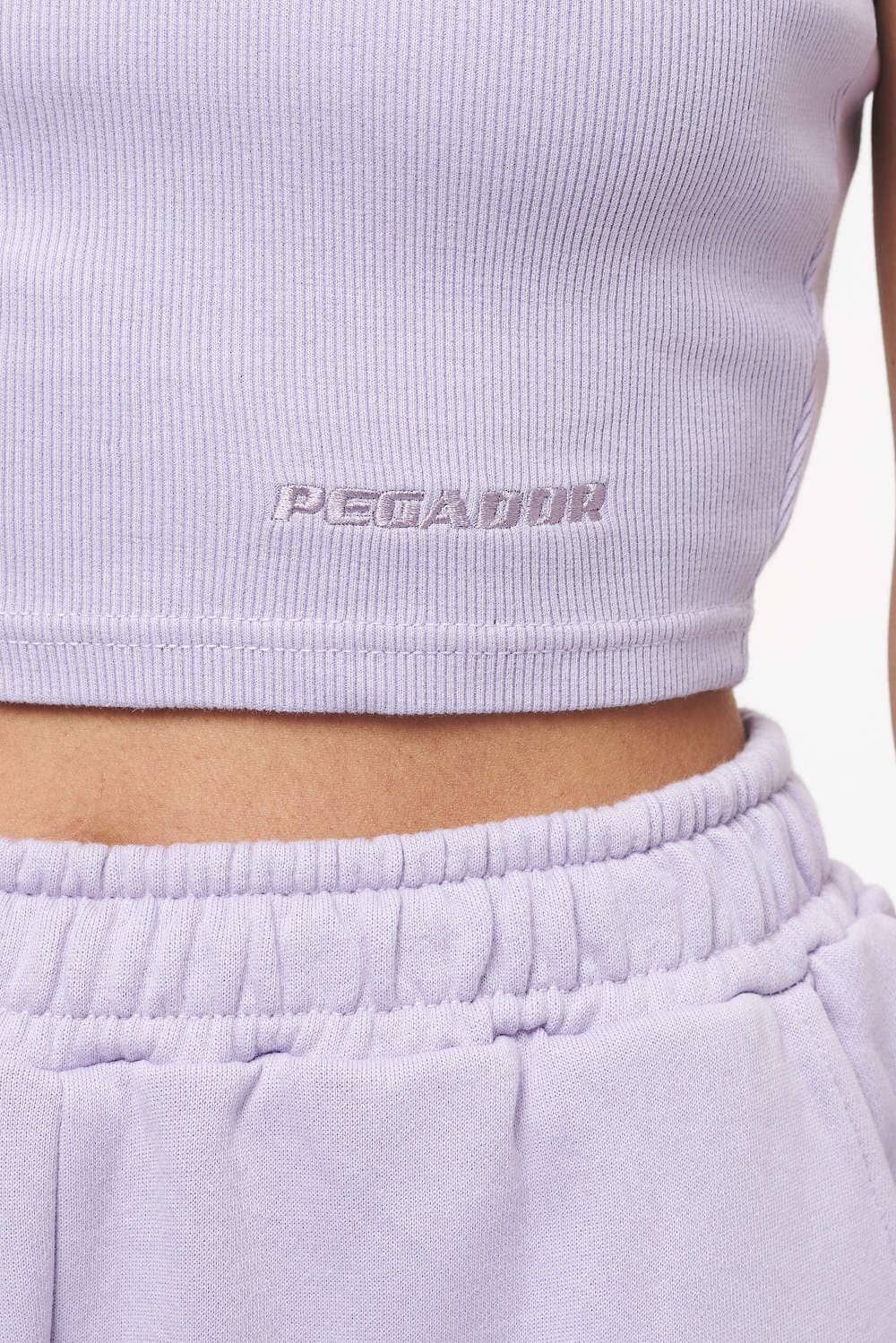 Pegador Ayla Crop Top Vintage Washed Purple Paste Detailshot aus der Trust The Process Kollektion für DaHerren